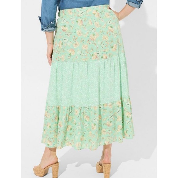 Torrid Maxi Wash Tiered Shirring Skirt M/L 00 - Picture 2 of 3